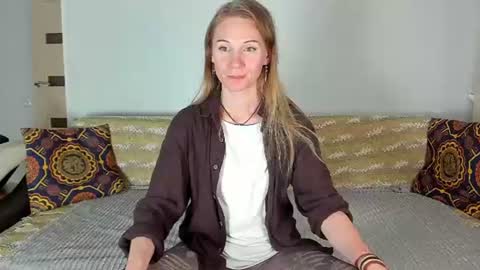 Snapshot of amalia_mio chatting on 07.16.26 Amalia online show from 07.16.26