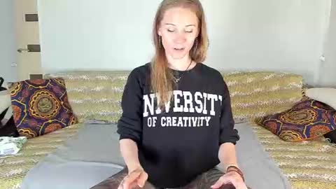 Snapshot of amalia_mio chatting on 07.18.26 Amalia online show from 07.18.26