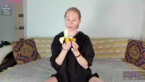Snapshot of amalia_mio chatting on 07.19.26 Amalia online show from 07.19.26