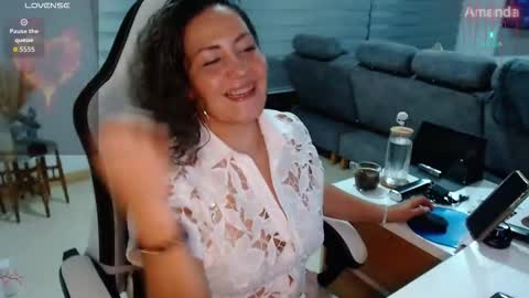 Snapshot of amanda_bella1 chatting on 02.11.26 Amanda online show from 02.11.26