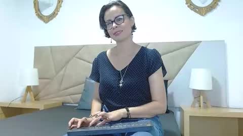 Snapshot of amanda_ramirez chatting on 09.17.25 amanda_ramirez online show from 09.17.25