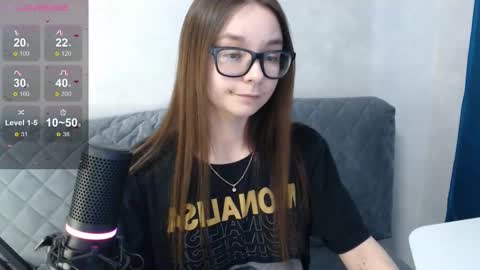 Snapshot of amaneli chatting on 02.21.25 Mila online show from 02.21.25