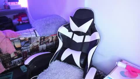 Snapshot of amara_22_ chatting on 03.11.26 Liz online show from 03.11.26