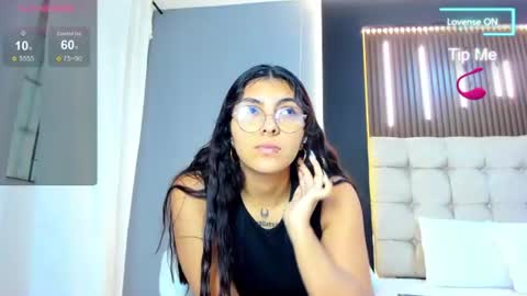 Snapshot of amara_lune chatting on 06.18.26 online show from 06.18.26
