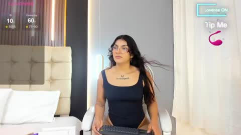 Snapshot of amara_lune chatting on 06.19.26 online show from 06.19.26
