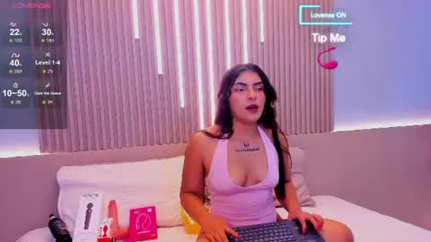 Snapshot of amara_lune chatting on 07.22.26 online show from 07.22.26