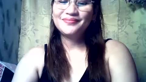 Snapshot of amazing_angel22 chatting on 10.27.25 amazing angel online show from 10.27.25