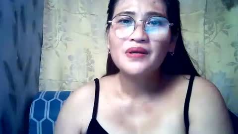 Snapshot of amazing_angel22 chatting on 10.28.25 amazing angel online show from 10.28.25