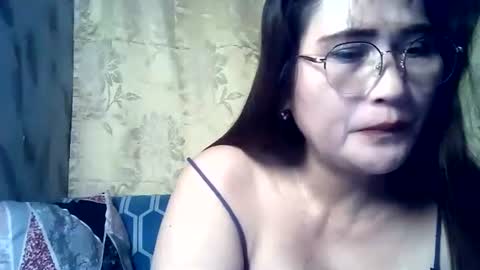 Snapshot of amazing_angel22 chatting on 11.04.25 amazing angel online show from 11.04.25