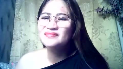 Snapshot of amazing_angel22 chatting on 11.23.25 amazing angel online show from 11.23.25