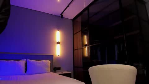 Snapshot of amazing_bitch chatting on 11.24.25 Stasy online show from 11.24.25