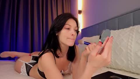 Snapshot of amazing_bitch chatting on 12.04.25 Stasy online show from 12.04.25