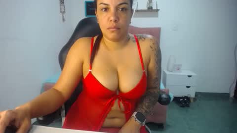 Snapshot of ambarmilf09 chatting on 09.18.25 ambarmilf09 online show from 09.18.25