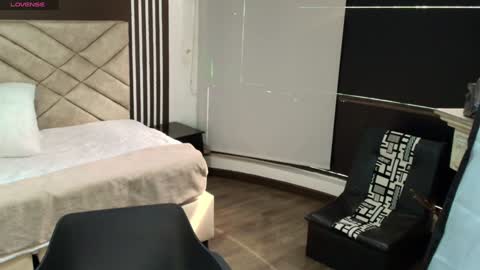 Ambar Ross online show from 02.04.25