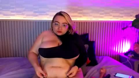 Snapshot of amber_bunnyx01 chatting on 01.08.26 A M B E R B U N N Y X online show from 01.08.26