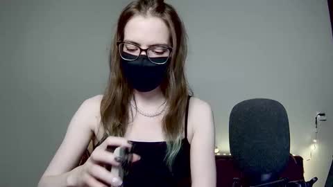 Amber non-nude model online show from 12.22.25