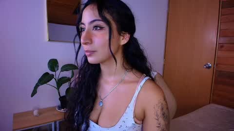 Snapshot of amber_curly chatting on 04.10.26 amber_curly online show from 04.10.26
