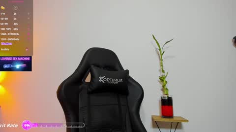 Snapshot of amber_kholin chatting on 11.02.25 scarlett online show from 11.02.25