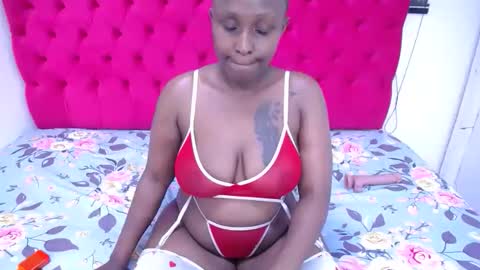 Snapshot of amberdiamondmmm chatting on 10.22.25 amberdiamondmmm online show from 10.22.25