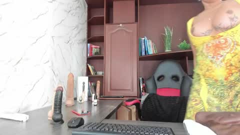 Snapshot of ambernix chatting on 03.03.25 online show from 03.03.25