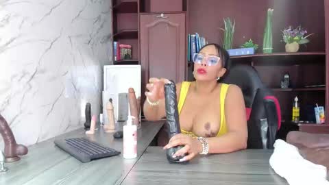 Snapshot of ambernix chatting on 03.03.25 online show from 03.03.25