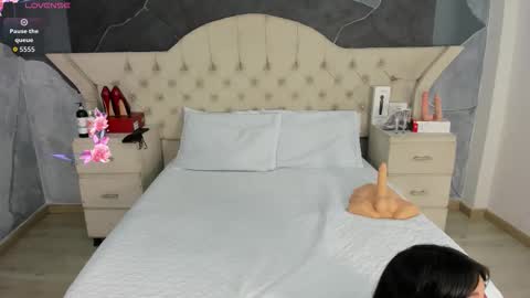 Snapshot of amberrgrey_ chatting on 09.29.25 Amber Grey online show from 09.29.25