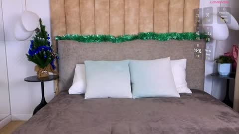 Snapshot of ambershays chatting on 01.10.25 Amber online show from 01.10.25