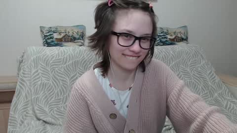 Snapshot of ambersimard chatting on 12.29.24 Amber online show from 12.29.24