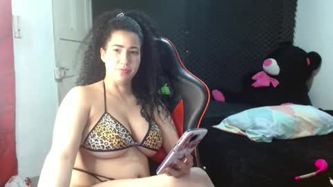 Snapshot of ambersweettie198098 chatting on 04.18.26 ambersweettie198098 online show from 04.18.26