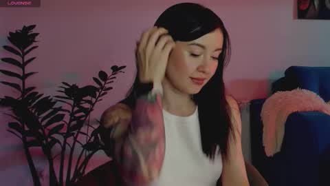 Snapshot of ambientmoon chatting on 10.03.25 Moon inst 4mbientmoon online show from 10.03.25