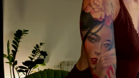 Snapshot of ambientmoon chatting on 12.22.25 Moon inst 4mbientmoon online show from 12.22.25