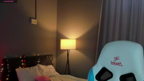 Snapshot of ameli_lorans chatting on 02.04.25 Ameli Lorans online show from 02.04.25