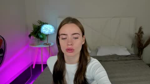 Snapshot of ameli_povilainn chatting on 10.14.25 Ameli online show from 10.14.25