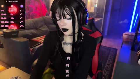 Amelia Aley  online show from 11.07.25