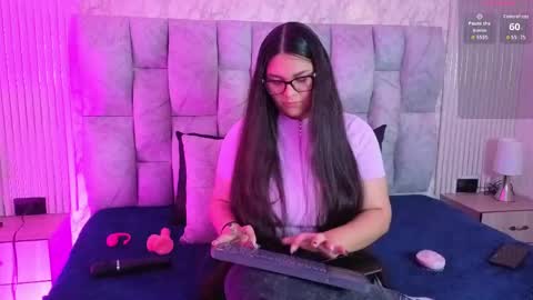 Snapshot of ameliacastell chatting on 04.12.26 AMELIA CASTELL online show from 04.12.26