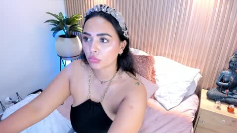 Snapshot of amelie_x chatting on 01.17.25 Amelie online show from 01.17.25