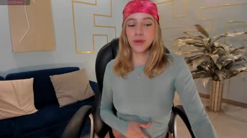 Snapshot of ameliegraham chatting on 12.28.24 Amelie Graham online show from 12.28.24