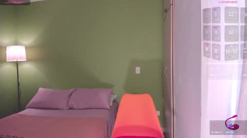 Snapshot of ameliegraham chatting on 02.04.25 Amelie Graham online show from 02.04.25