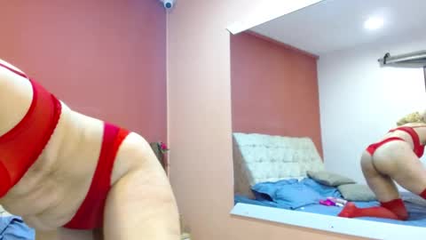 Snapshot of amelielux chatting on 02.11.26 Amelie Lux online show from 02.11.26