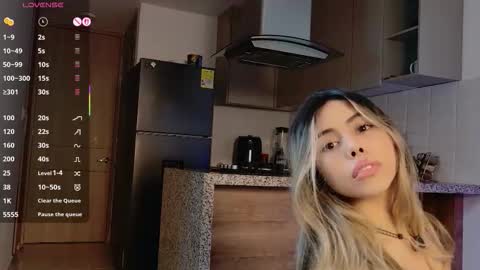 Victoria online show from 11.22.25