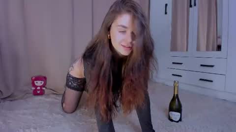 Snapshot of amelihallss chatting on 06.13.26 Sex Doll online show from 06.13.26