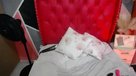 Snapshot of ameliporter_2 chatting on 10.21.25 ameli online show from 10.21.25