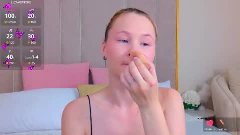 Snapshot of ameliroyse chatting on 06.09.26 AmeliRoyse online show from 06.09.26