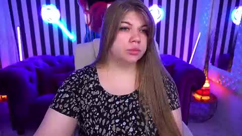 Snapshot of amellywhite chatting on 07.11.26 Alina online show from 07.11.26