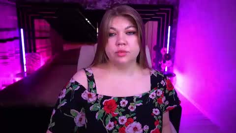 Snapshot of amellywhite chatting on 07.29.26 Alina online show from 07.29.26