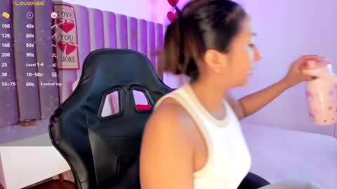 Snapshot of amelyamann chatting on 02.16.25 online show from 02.16.25