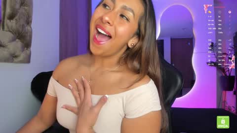 Snapshot of amelyamann chatting on 09.21.25 online show from 09.21.25