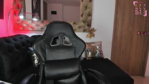 Snapshot of amelyamann chatting on 02.07.26 online show from 02.07.26