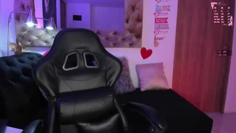 Snapshot of amelyamann chatting on 02.17.26 online show from 02.17.26