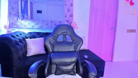 Snapshot of amelyamann chatting on 03.19.26 online show from 03.19.26